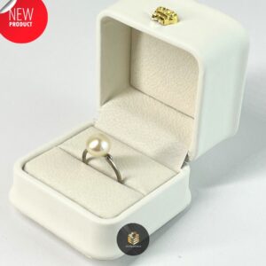 กล่องหนังมงกุฎ แหวน สีขาว